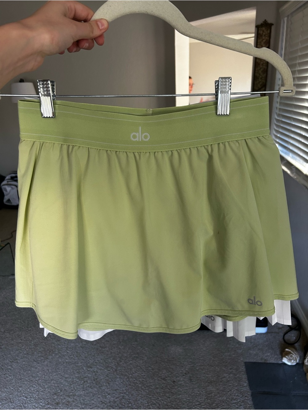 ALO Yoga Women's Light Lime Green skirt